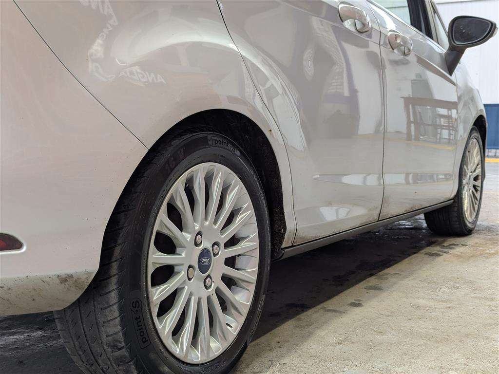 <p>2013 FORD B-MAX TITANIUM TURBO</p>