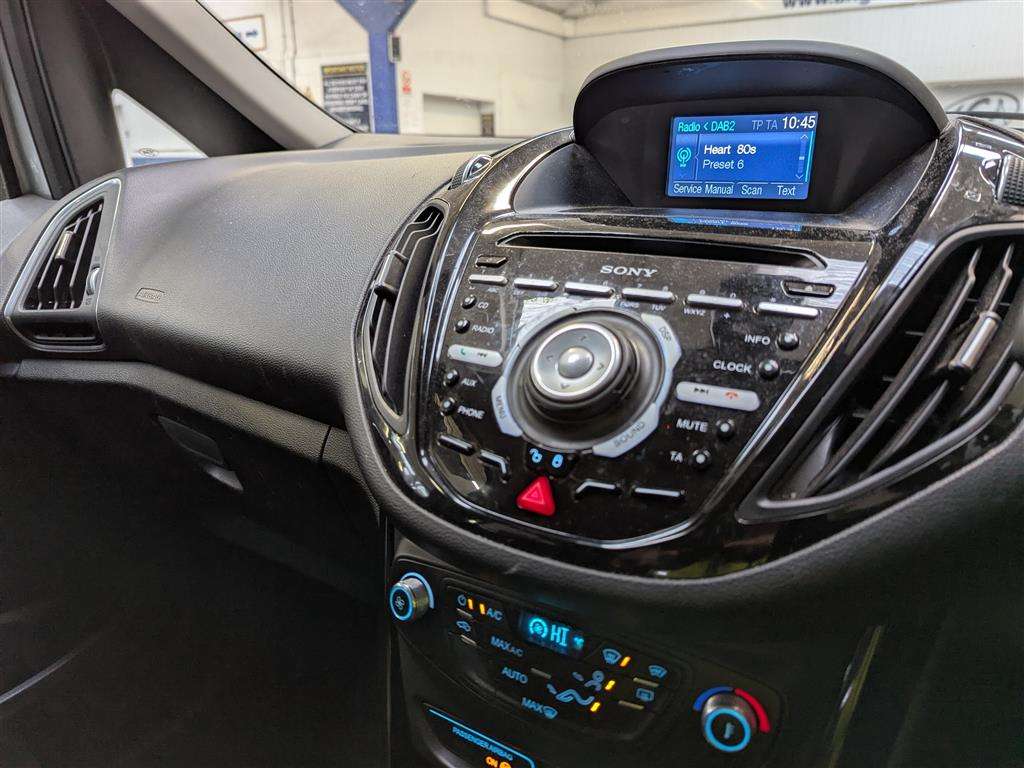 <p>2013 FORD B-MAX TITANIUM TURBO</p>