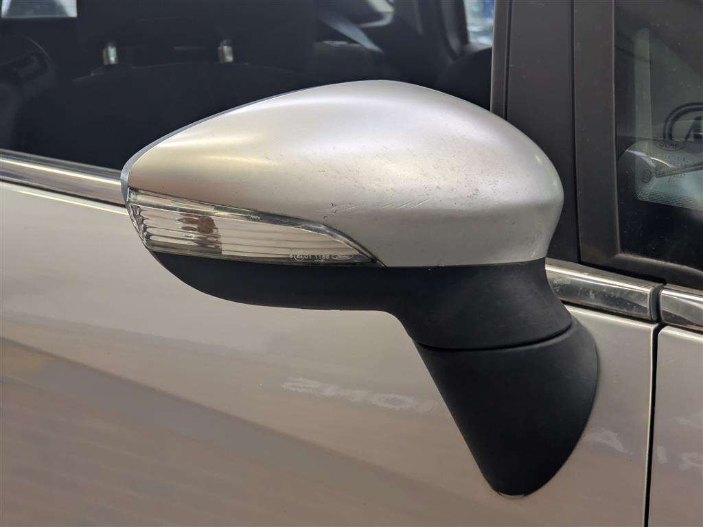 <p>2013 FORD B-MAX TITANIUM TURBO</p>