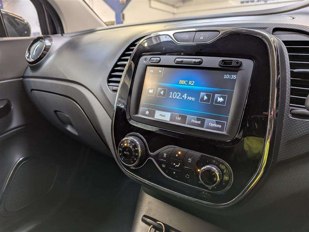 <p>2014 RENAULT CAPTURD-QUE M-NAV ENERGY</p>