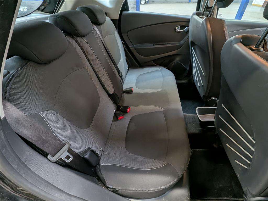 <p>2014 RENAULT CAPTURD-QUE M-NAV ENERGY</p>