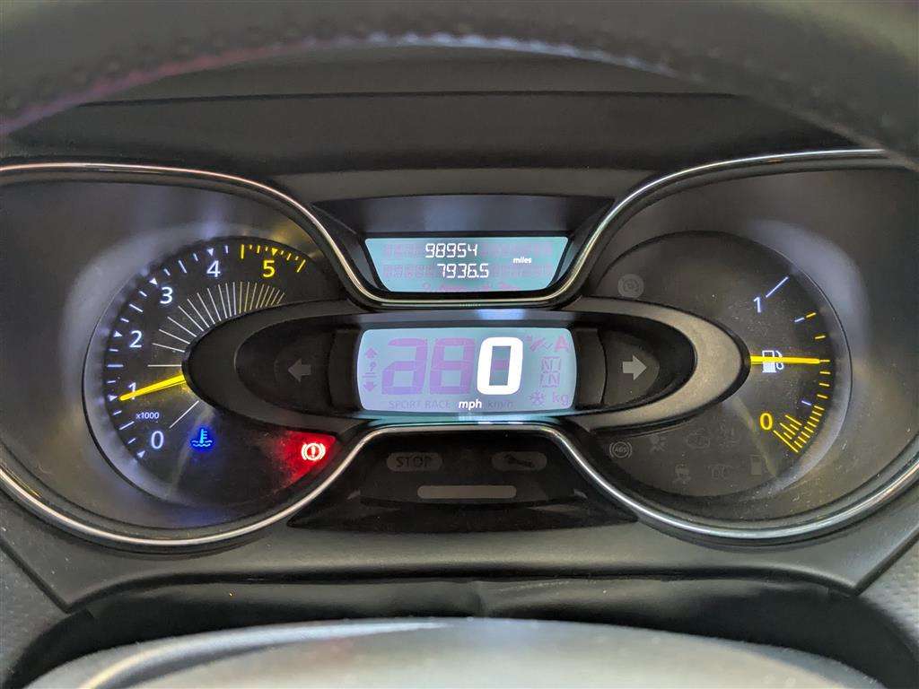 <p>2014 RENAULT CAPTURD-QUE M-NAV ENERGY</p>