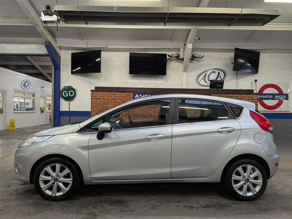 <p>2011 FORD FIESTA ZETEC</p>