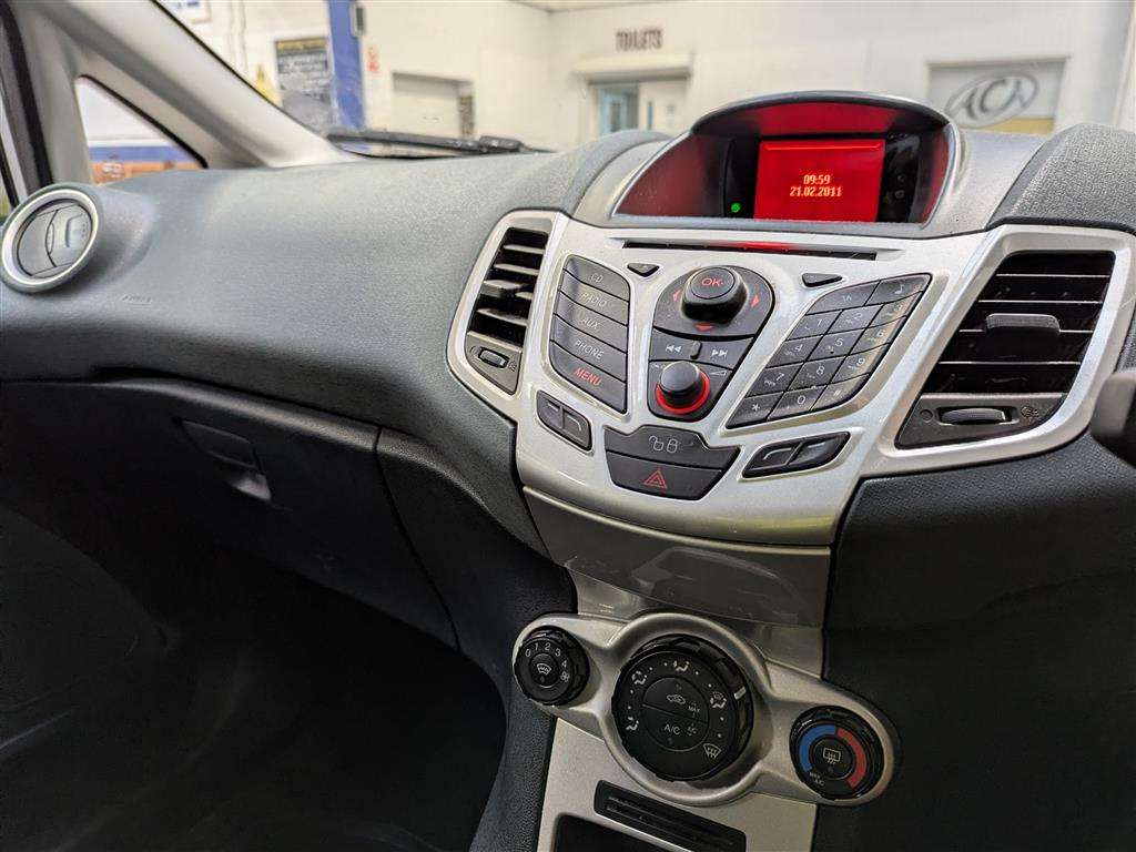 <p>2011 FORD FIESTA ZETEC</p>