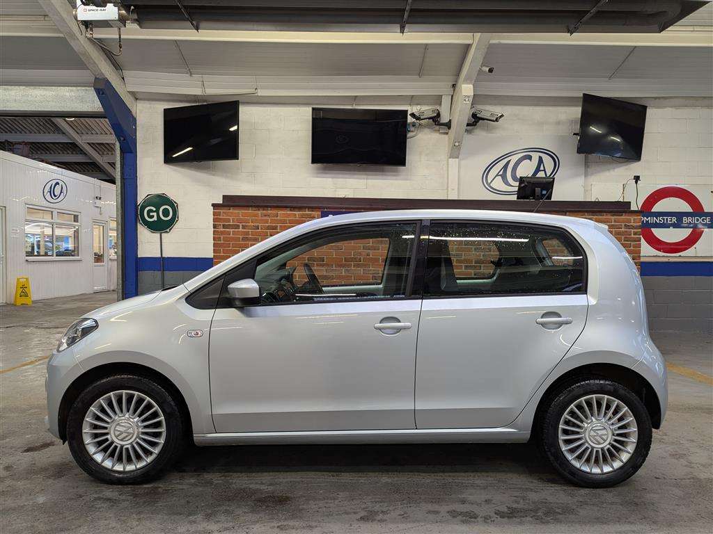 <p>2014 VOLKSWAGEN HIGH UP AUTO</p>