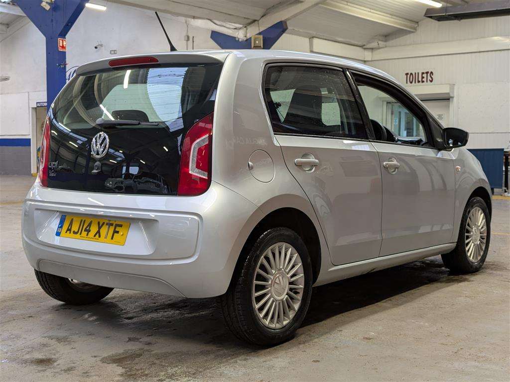 <p>2014 VOLKSWAGEN HIGH UP AUTO</p>