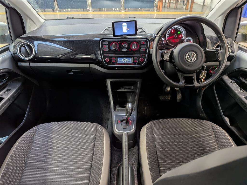 <p>2014 VOLKSWAGEN HIGH UP AUTO</p>