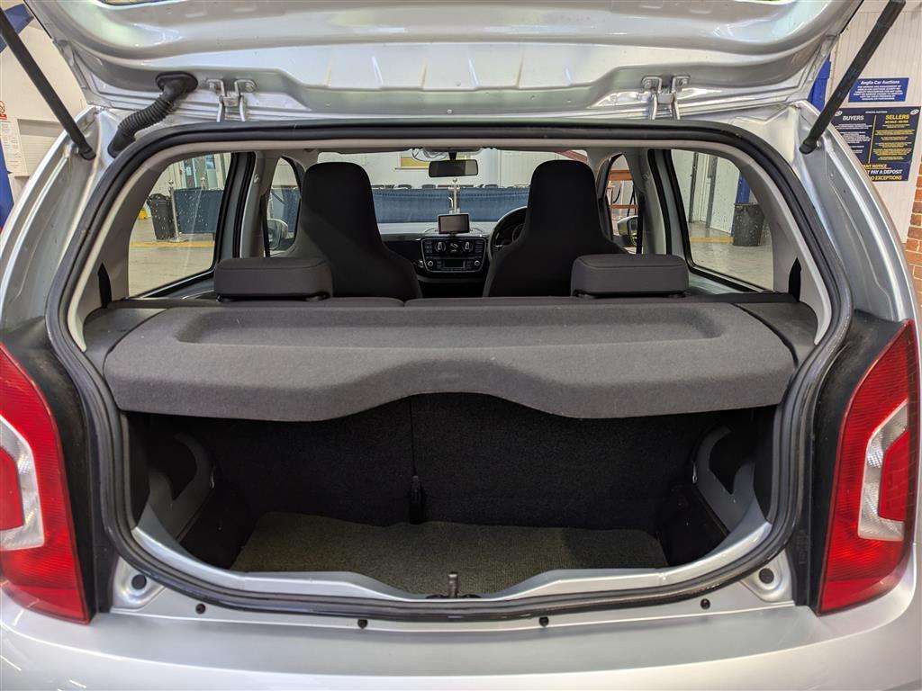 <p>2014 VOLKSWAGEN HIGH UP AUTO</p>