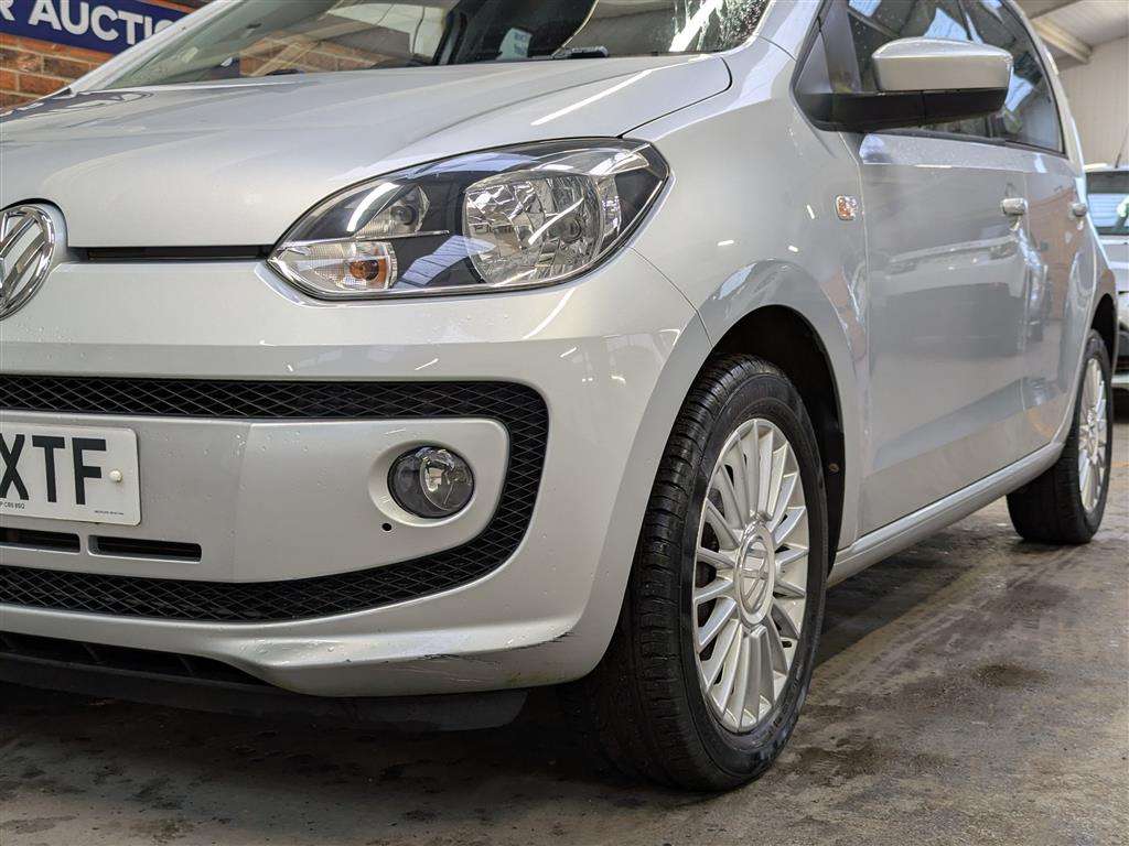 <p>2014 VOLKSWAGEN HIGH UP AUTO</p>