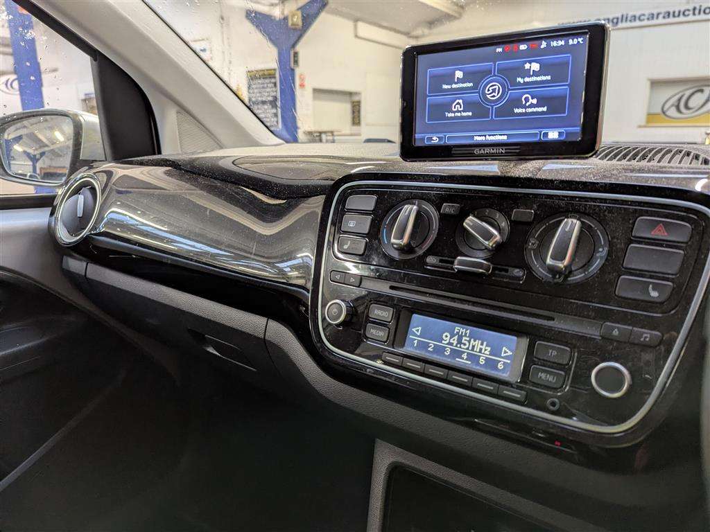 <p>2014 VOLKSWAGEN HIGH UP AUTO</p>