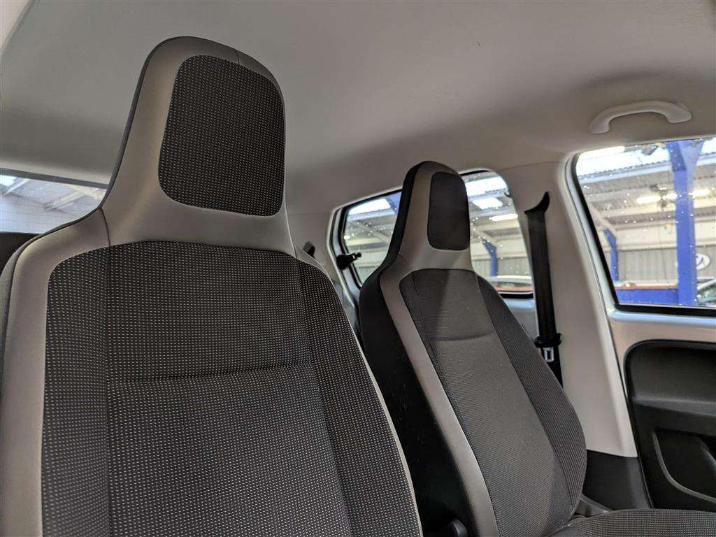 <p>2014 VOLKSWAGEN HIGH UP AUTO</p>