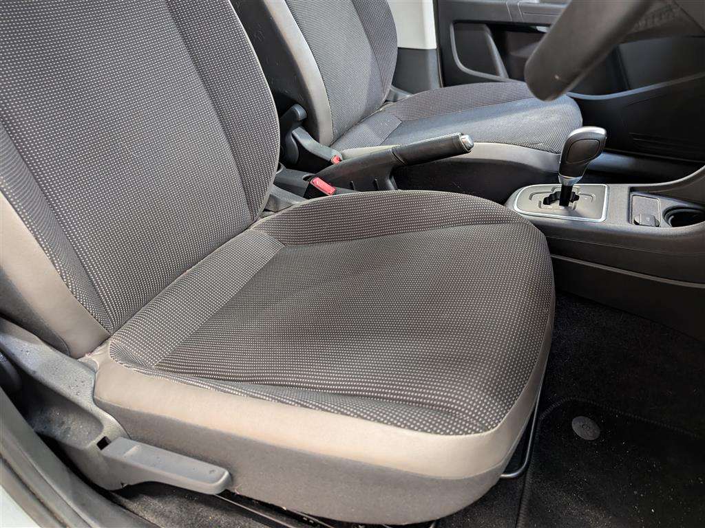 <p>2014 VOLKSWAGEN HIGH UP AUTO</p>