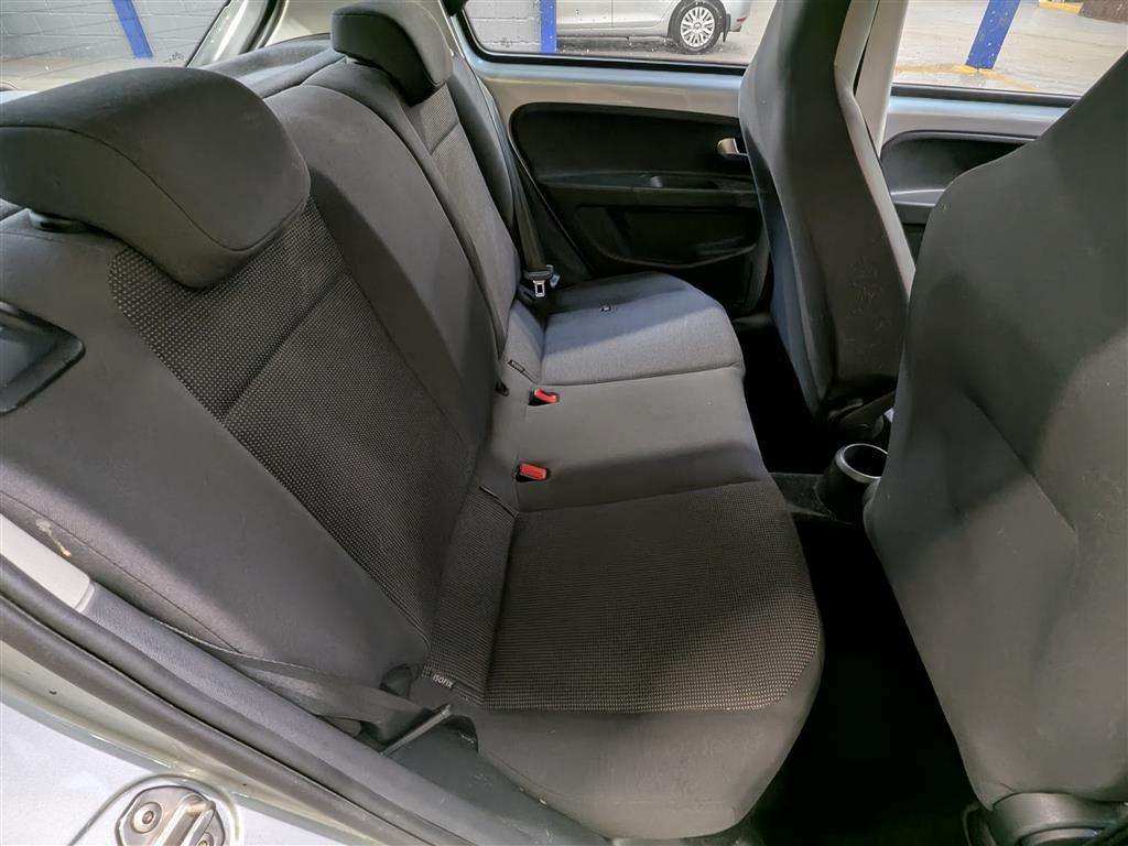 <p>2014 VOLKSWAGEN HIGH UP AUTO</p>