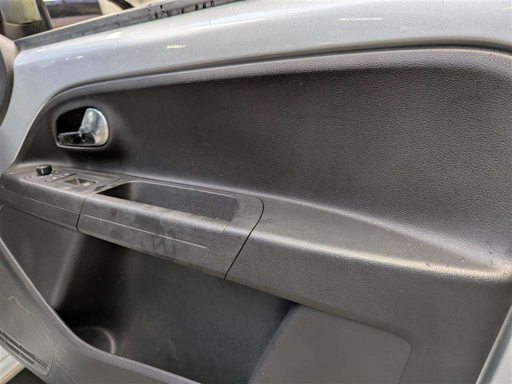 <p>2014 VOLKSWAGEN HIGH UP AUTO</p>