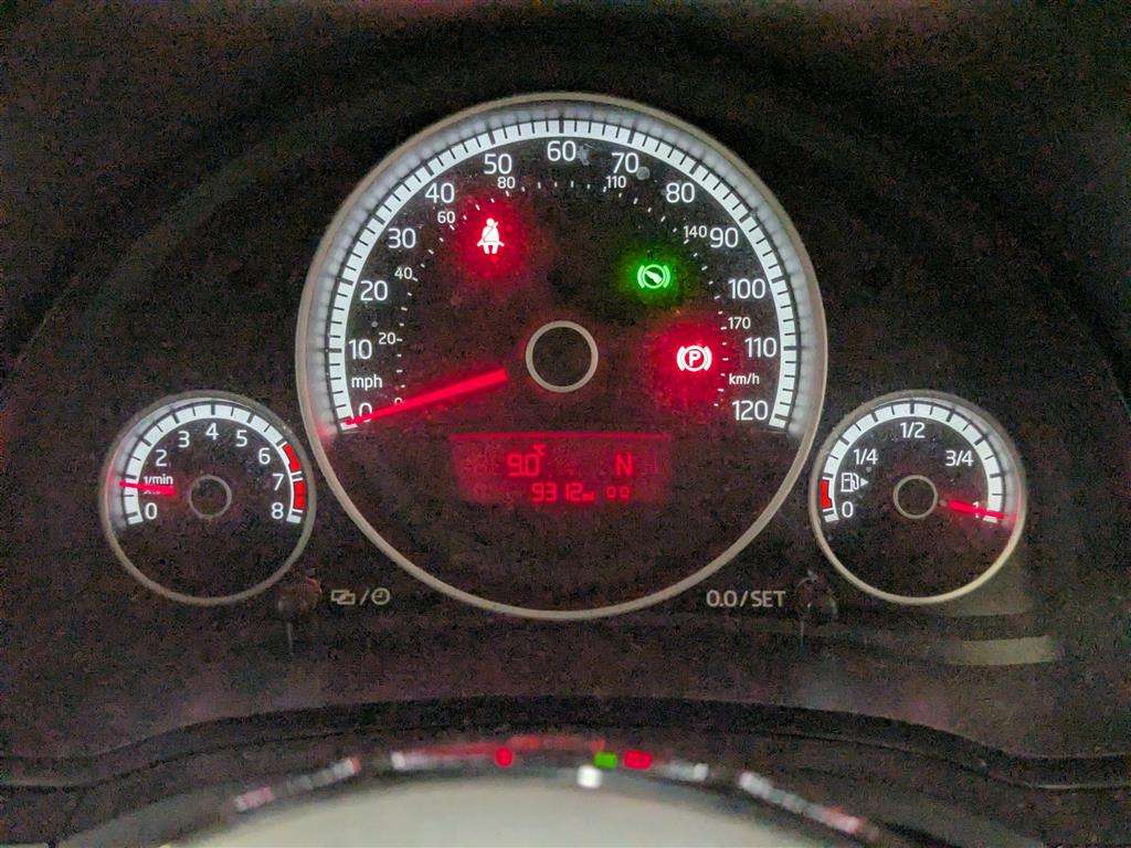 <p>2014 VOLKSWAGEN HIGH UP AUTO</p>