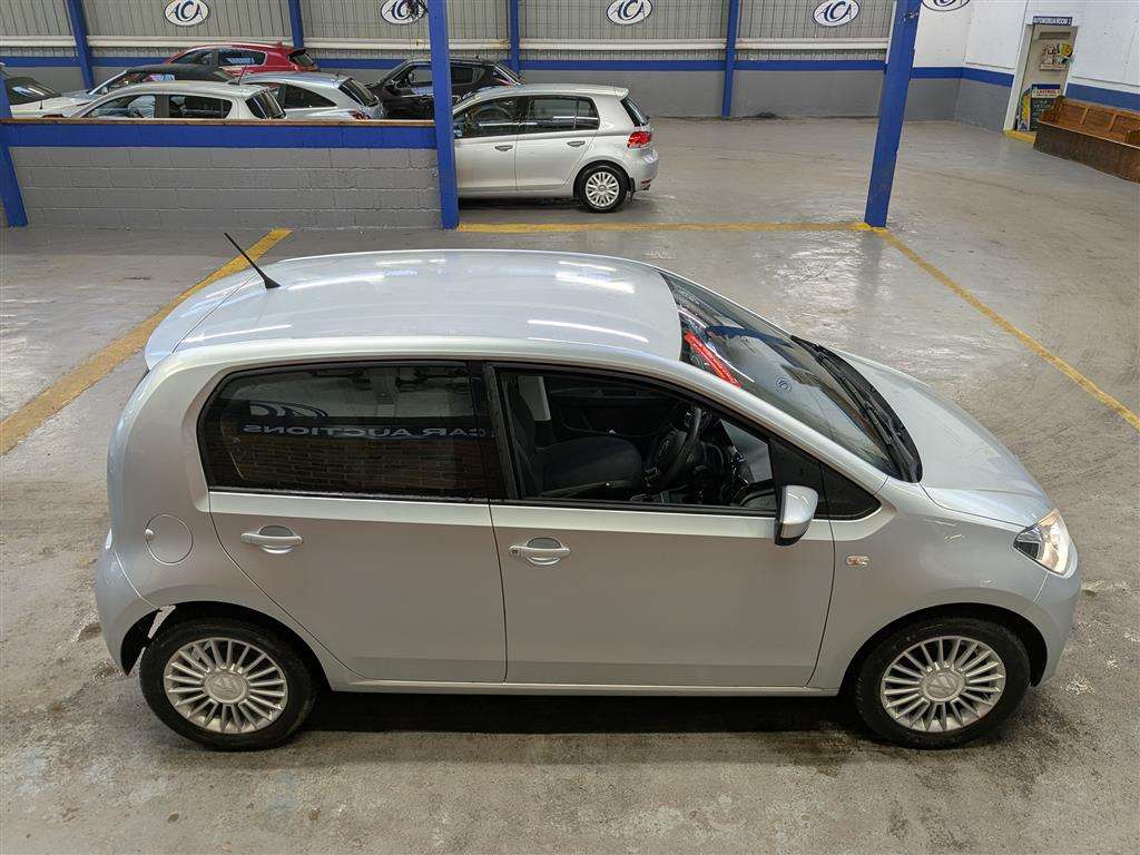 <p>2014 VOLKSWAGEN HIGH UP AUTO</p>