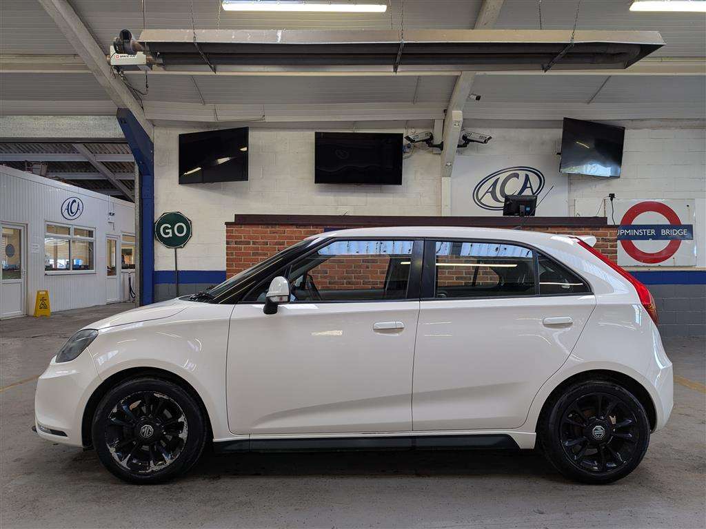<p>2014 MG 3 STYLE VTI-TECH</p>