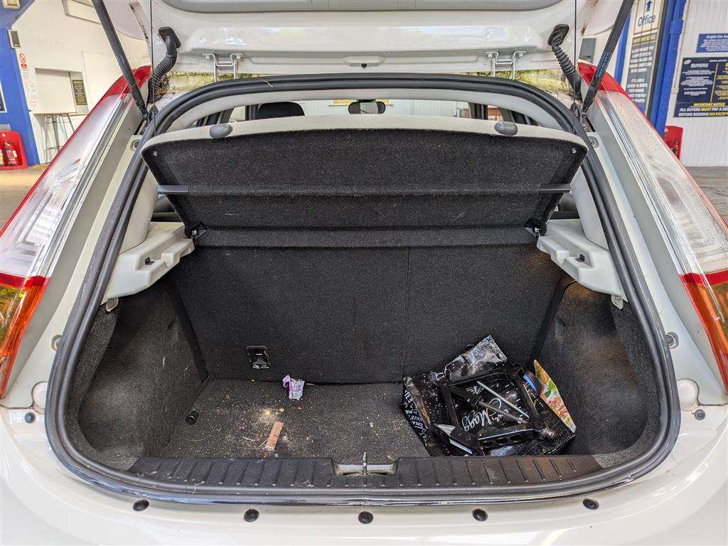 <p>2014 MG 3 STYLE VTI-TECH</p>