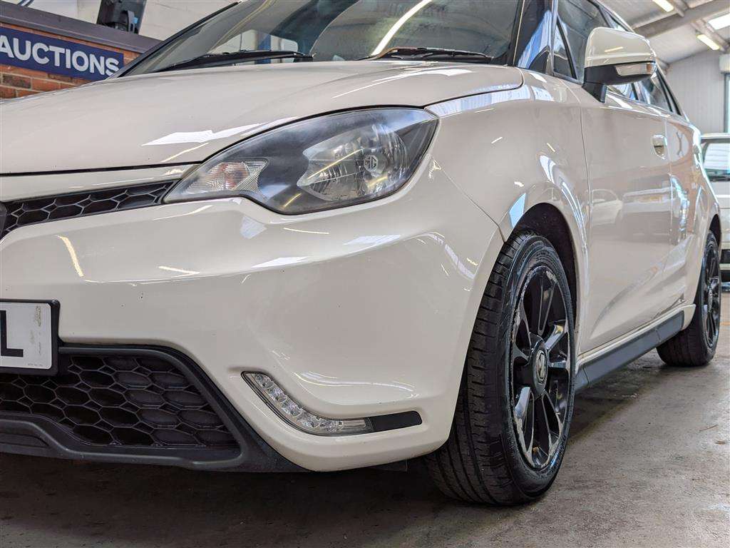 <p>2014 MG 3 STYLE VTI-TECH</p>