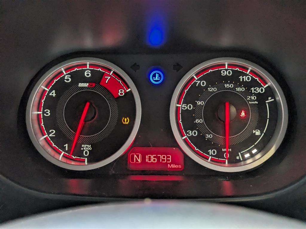 <p>2014 MG 3 STYLE VTI-TECH</p>