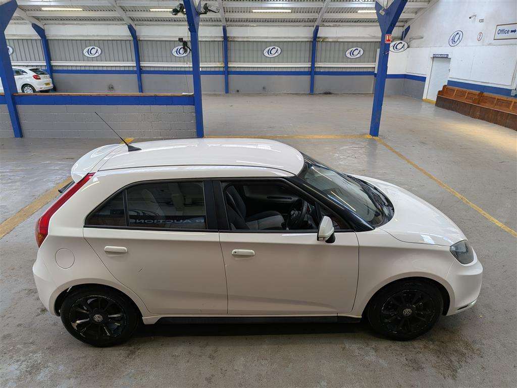 <p>2014 MG 3 STYLE VTI-TECH</p>