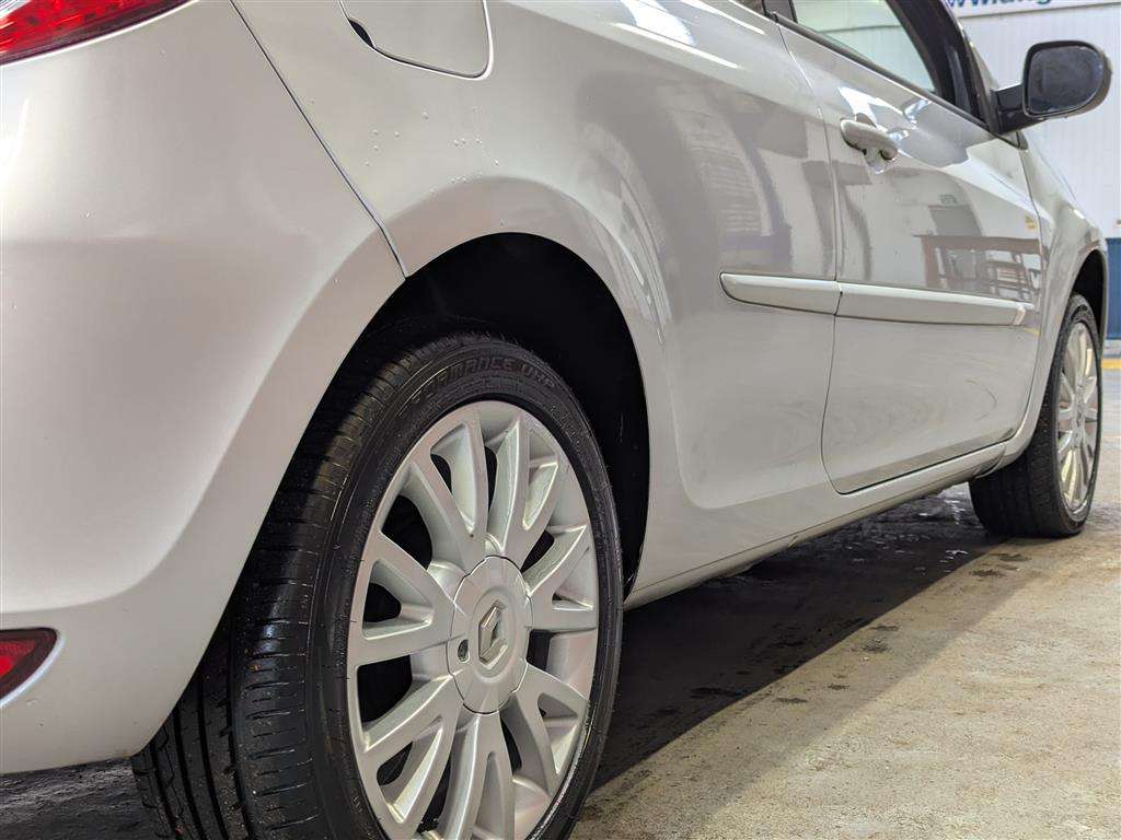 <p>2010 RENAULT CLIO DYNAMIQUE TCE</p>