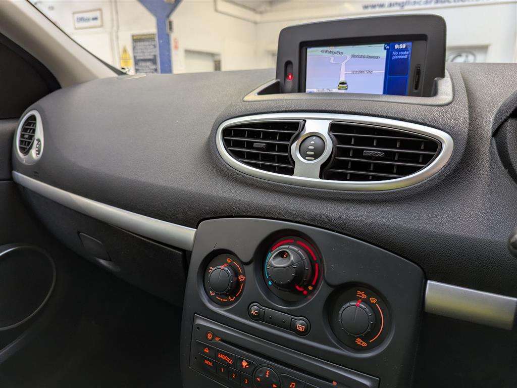 <p>2010 RENAULT CLIO DYNAMIQUE TCE</p>