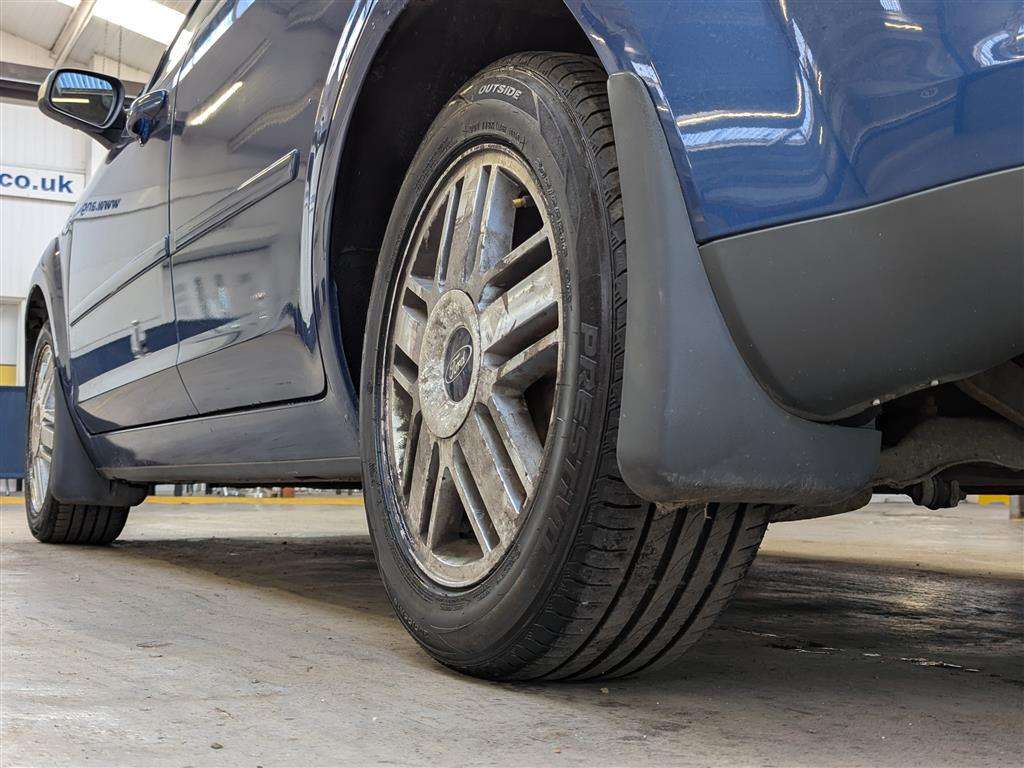 <p>2007 FORD FOCUS GHIA</p>