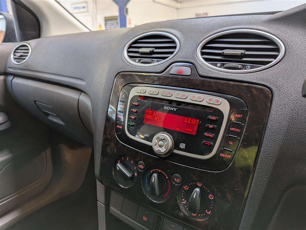 <p>2007 FORD FOCUS GHIA</p>