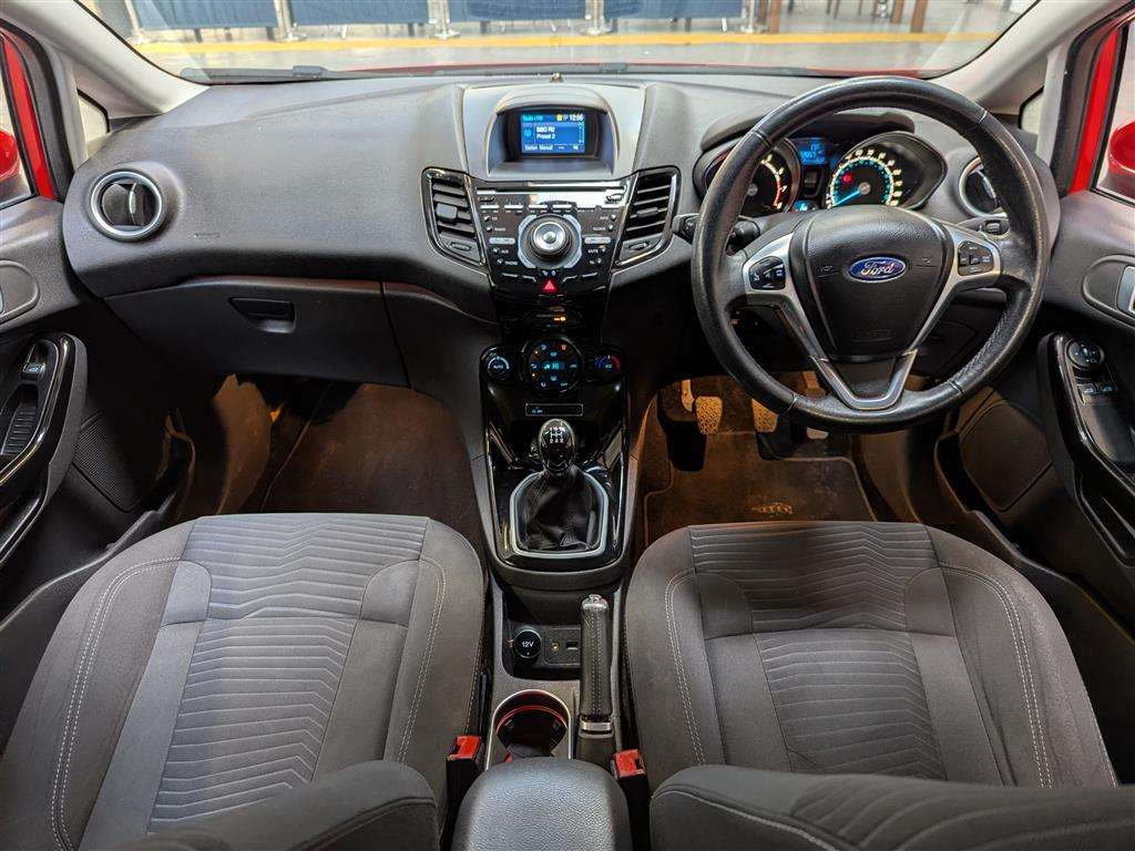 <p>2014 FORD FIESTA TITANIUM</p>