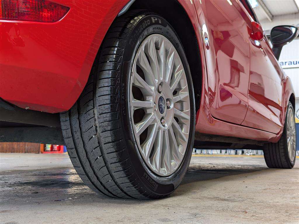 <p>2014 FORD FIESTA TITANIUM</p>