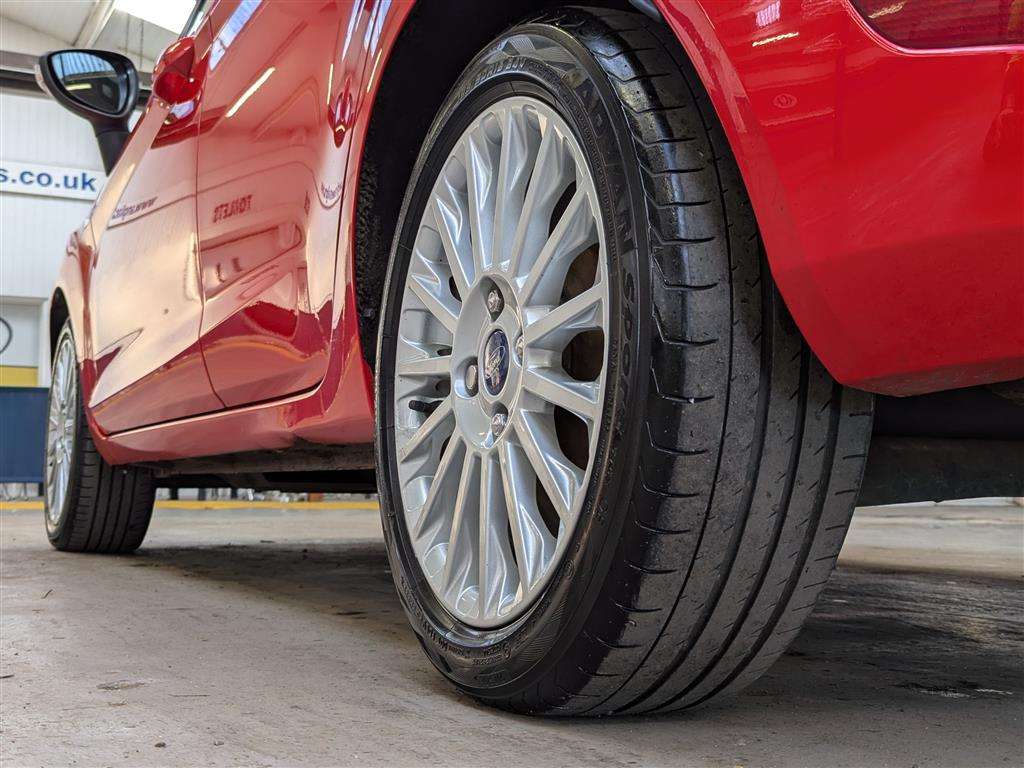 <p>2014 FORD FIESTA TITANIUM</p>