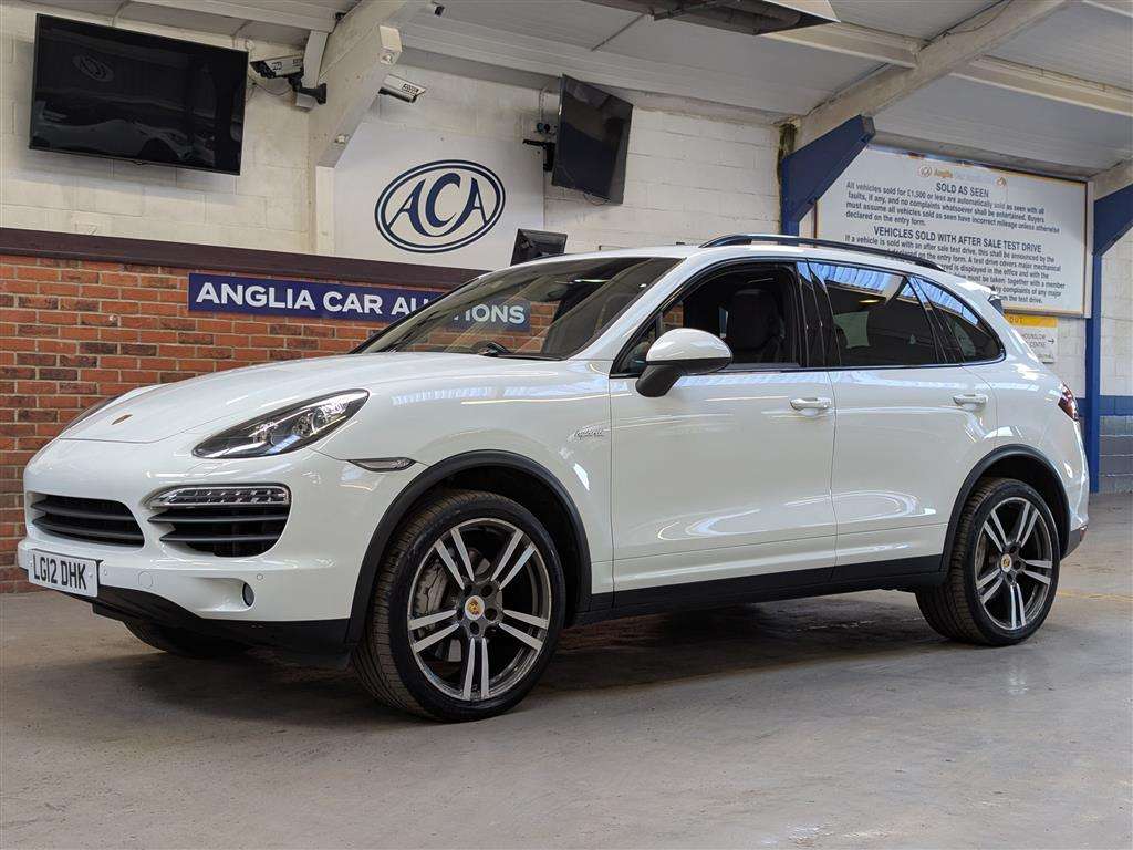<p>2012 PORSCHE CAYENNE S HYBRID TIP S</p>