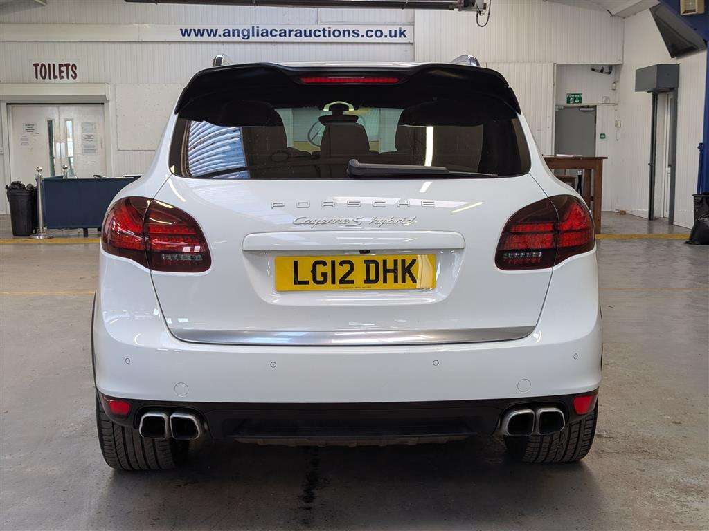 <p>2012 PORSCHE CAYENNE S HYBRID TIP S</p>
