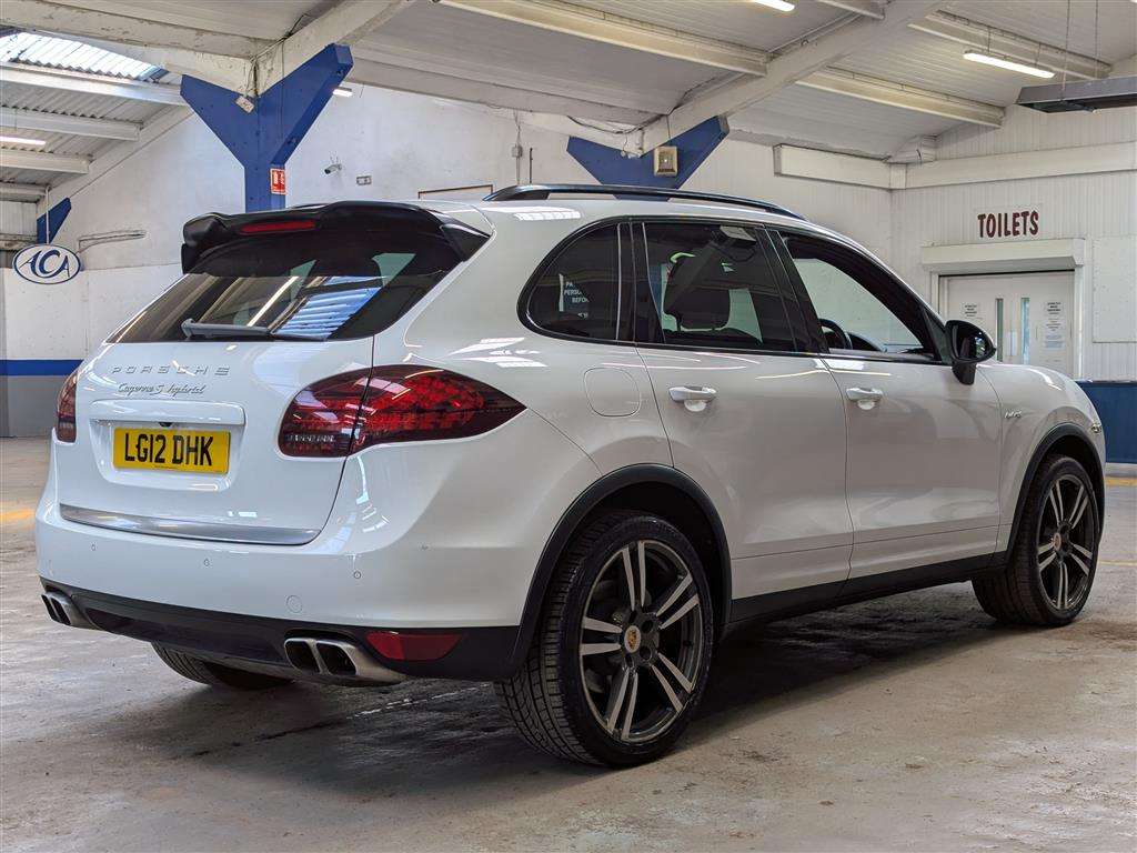 <p>2012 PORSCHE CAYENNE S HYBRID TIP S</p>