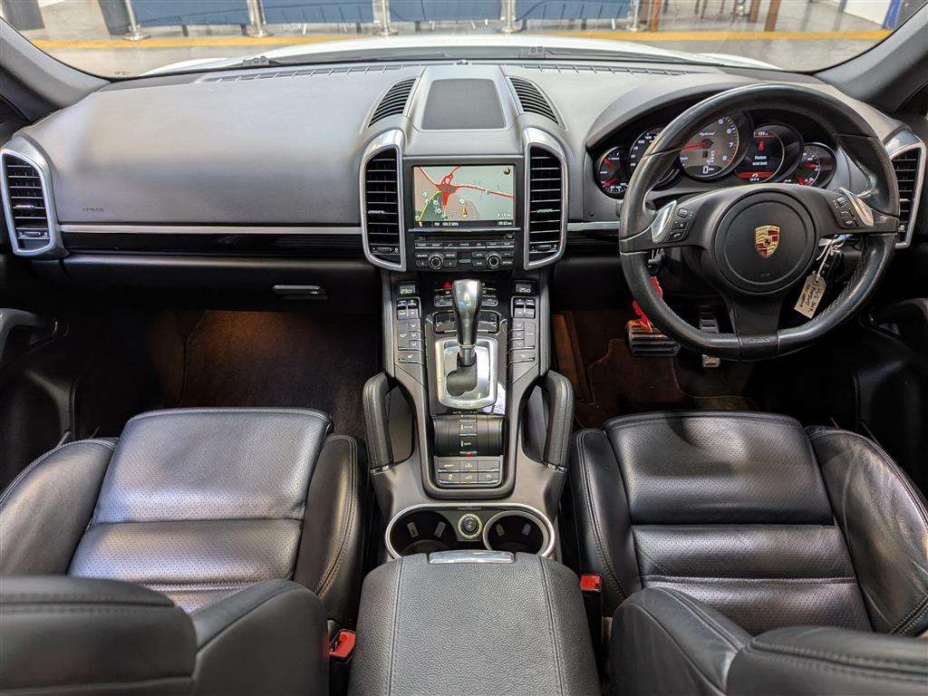 <p>2012 PORSCHE CAYENNE S HYBRID TIP S</p>
