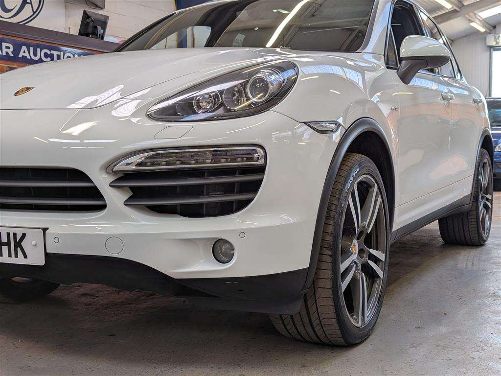 <p>2012 PORSCHE CAYENNE S HYBRID TIP S</p>