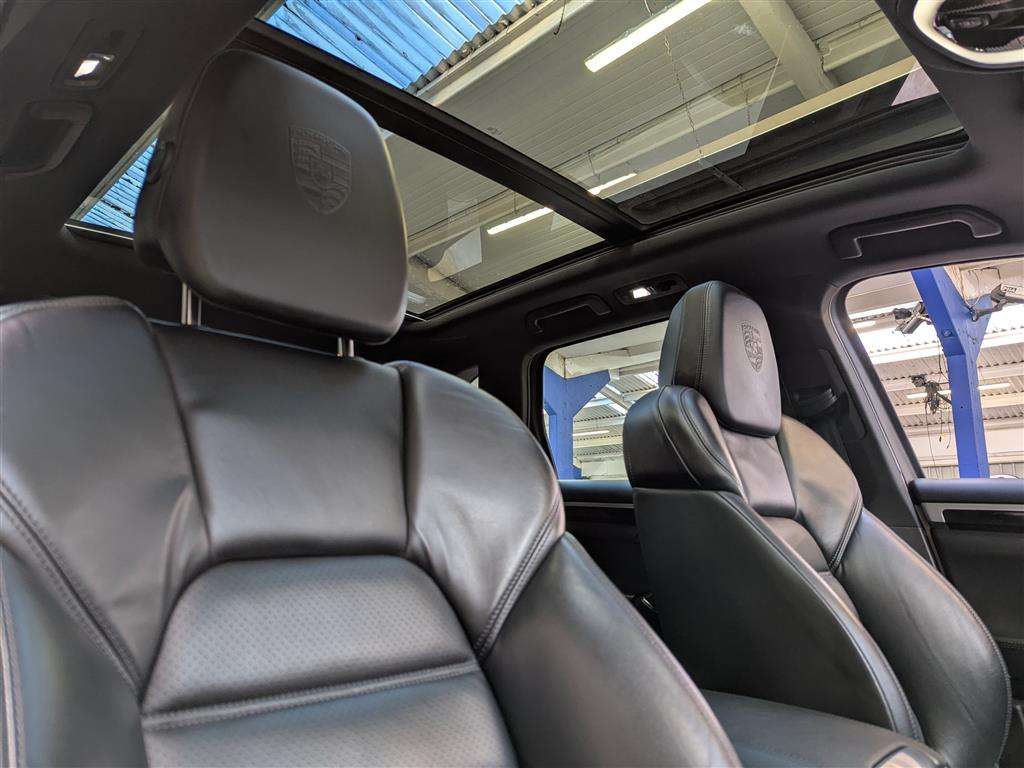 <p>2012 PORSCHE CAYENNE S HYBRID TIP S</p>