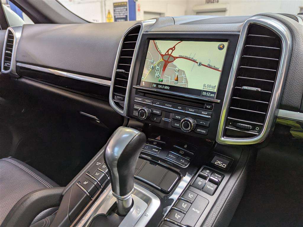 <p>2012 PORSCHE CAYENNE S HYBRID TIP S</p>