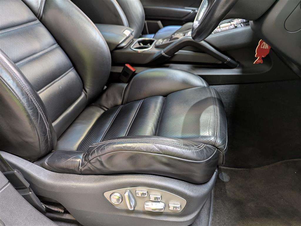 <p>2012 PORSCHE CAYENNE S HYBRID TIP S</p>