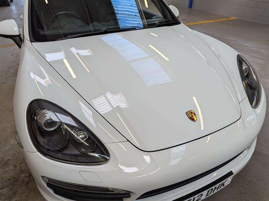 <p>2012 PORSCHE CAYENNE S HYBRID TIP S</p>