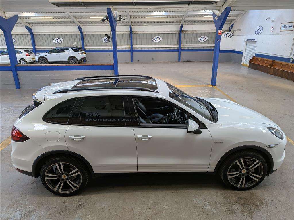 <p>2012 PORSCHE CAYENNE S HYBRID TIP S</p>