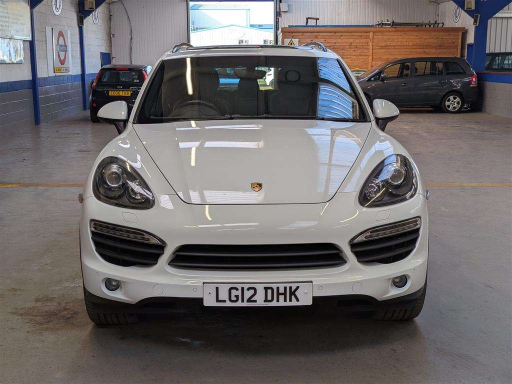 <p>2012 PORSCHE CAYENNE S HYBRID TIP S</p>
