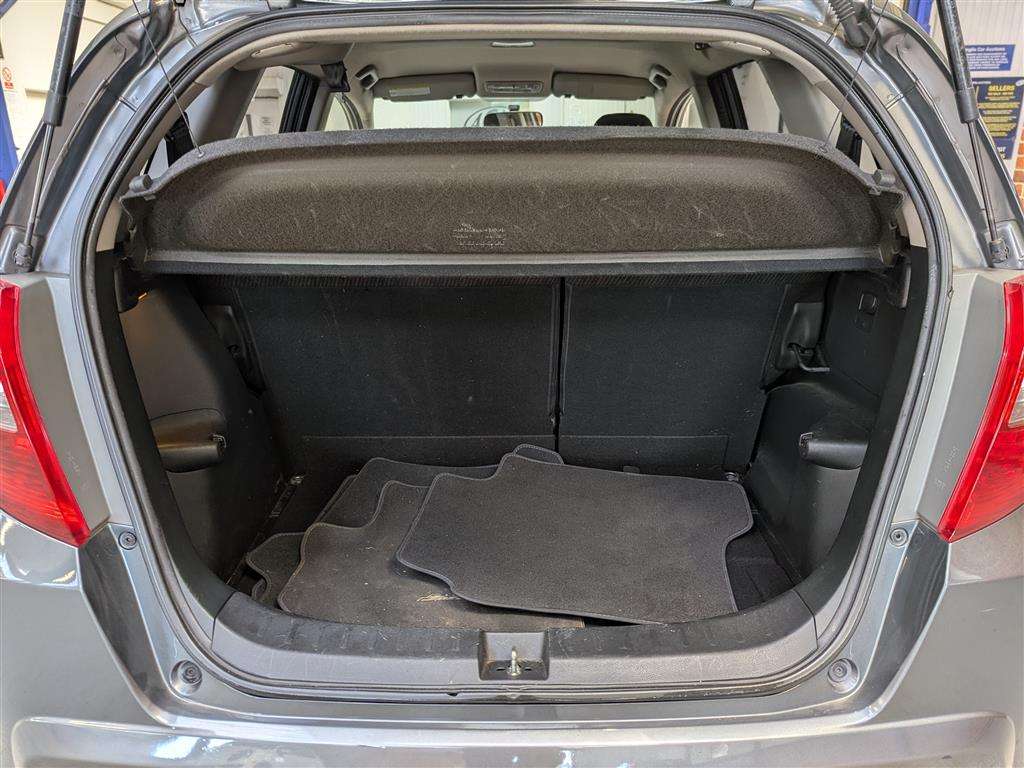 <p>2013 HONDA JAZZ I-VTEC ES CVT</p>