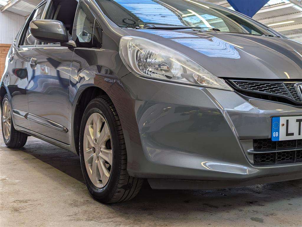 <p>2013 HONDA JAZZ I-VTEC ES CVT</p>