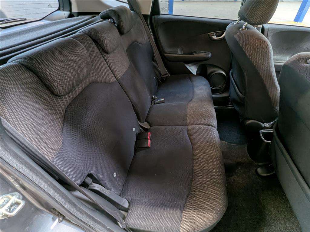 <p>2013 HONDA JAZZ I-VTEC ES CVT</p>