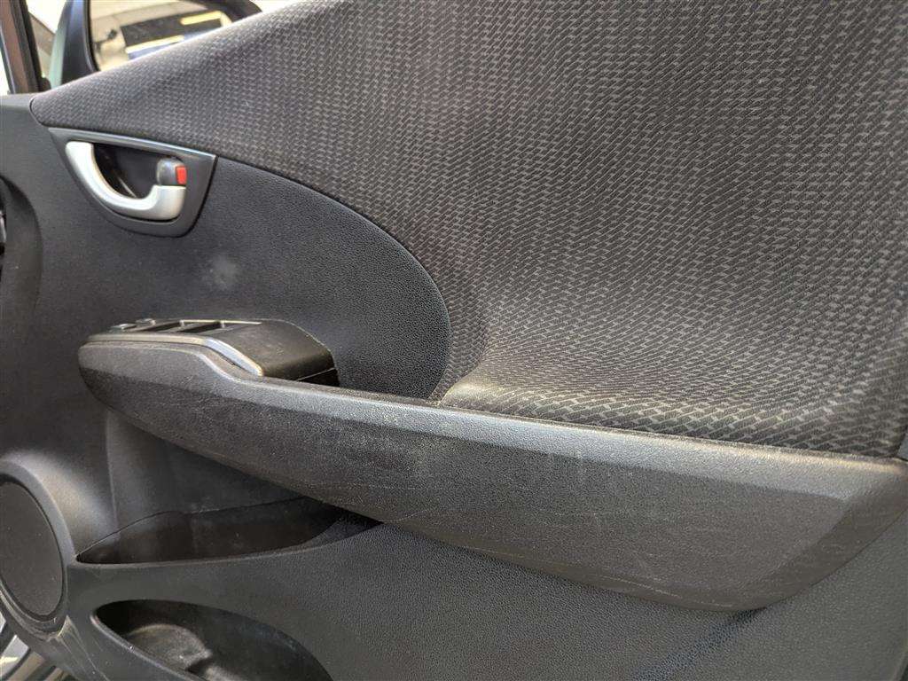 <p>2013 HONDA JAZZ I-VTEC ES CVT</p>