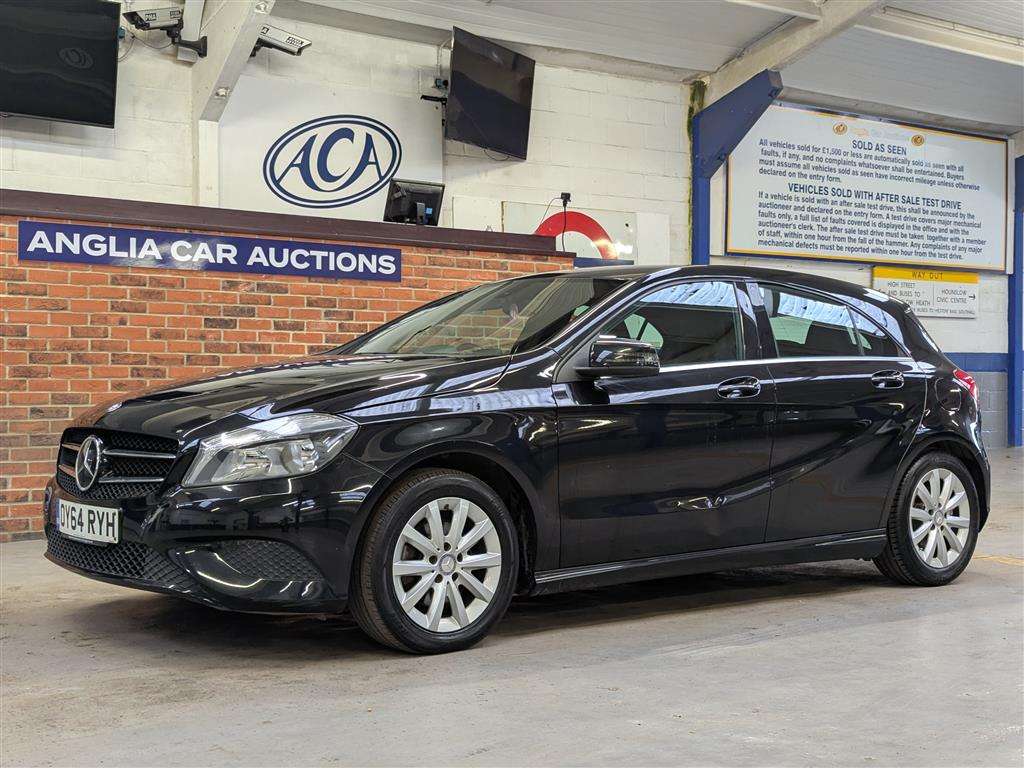 <p>2014 MERCEDES-BENZ A180 BLUEEFFICIENCY SE</p>