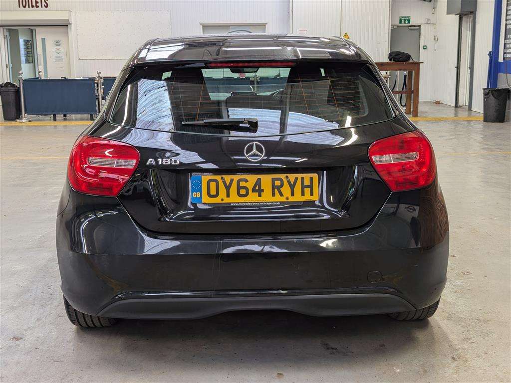 <p>2014 MERCEDES-BENZ A180 BLUEEFFICIENCY SE</p>