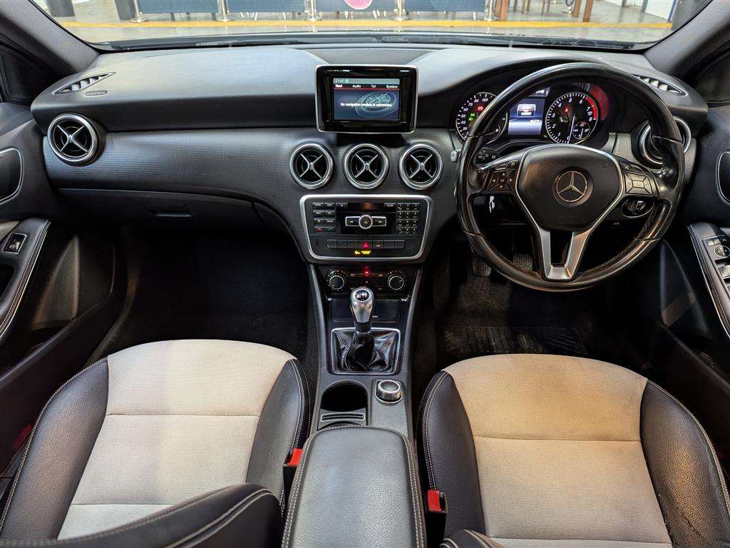 <p>2014 MERCEDES-BENZ A180 BLUEEFFICIENCY SE</p>